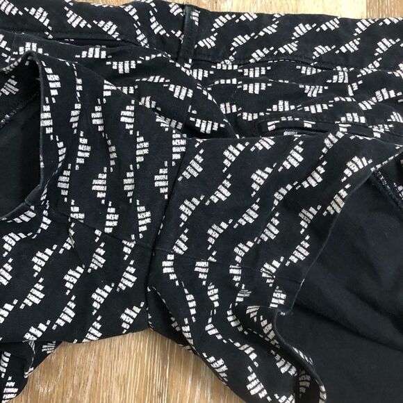 Old Navy Pixie Shorts black and white print mid hi rise 4” 10 Reg - Picture 9 of 14
